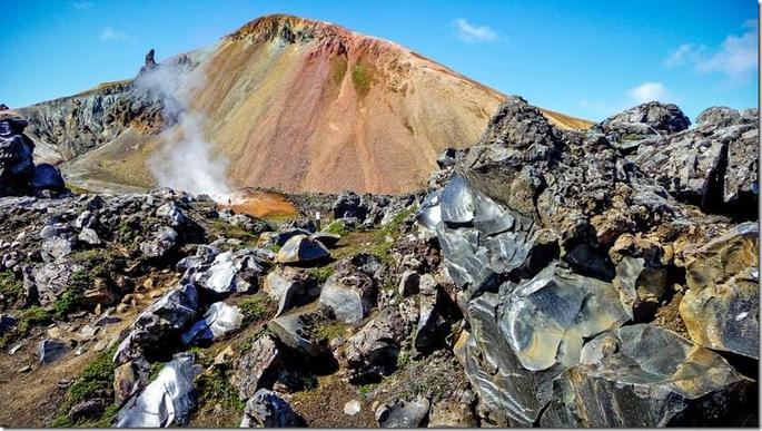 7 Jul 09: rhyolite, obsidian and fumes in Landmannalaugar